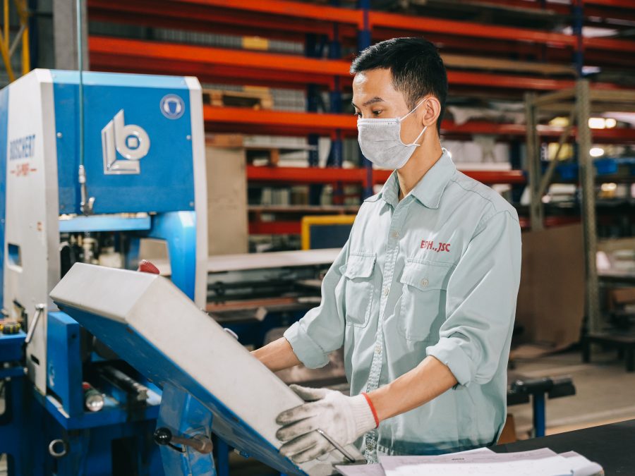 Doanh-nghiep-san-xua-edh-chuyen-doi-so-cung-base